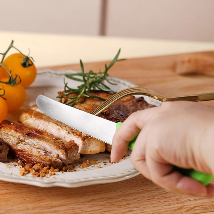 화재 부엌 칼에 단조