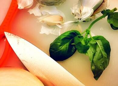 ¿Cómo afilar los cuchillos de cocina con un afilador?