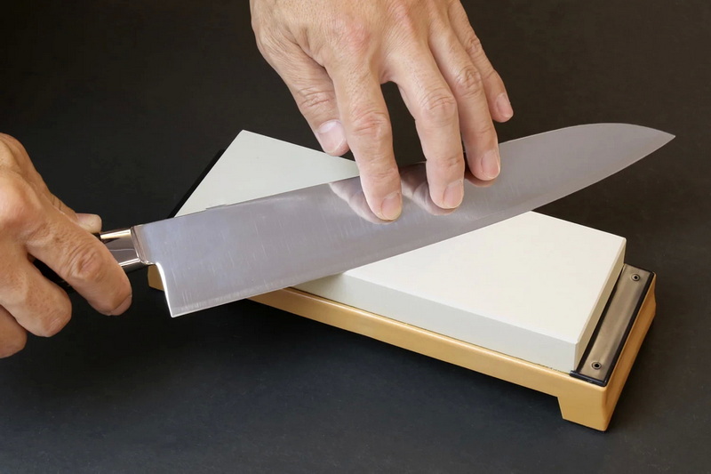 How To Sharpen A Vegetable Knife