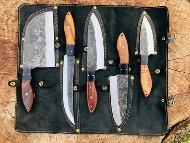 How to Choose the Best Material for Your Knife Set_1