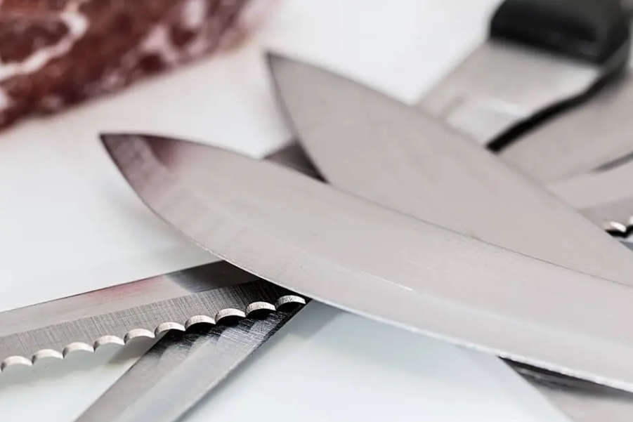 What Are the Top 10 Kitchen Knives for Home Cooks in 2025_1