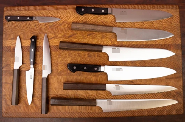 What's the Difference Between Carbon Steel and Stainless Steel Chef Knives_3