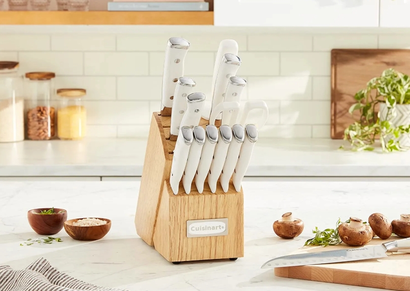 What's the Difference Between High Carbon and Stainless Steel Kitchen Knives_1