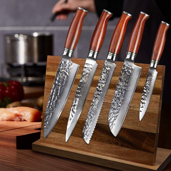 ¿Cómo afectan los diferentes materiales de cuchilla la durabilidad de los cuchillos de cocina?
