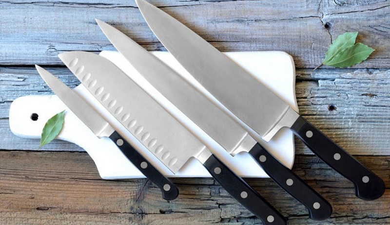 Can I Take Kitchen Knives in Checked Luggage?
