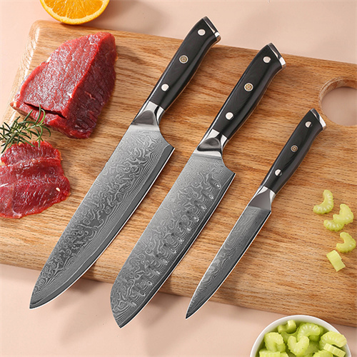 En quoi le processus de fabrication de Damascus Steel diffère-t-il des autres types d'acier pour fabriquer des couteaux de cuisine?